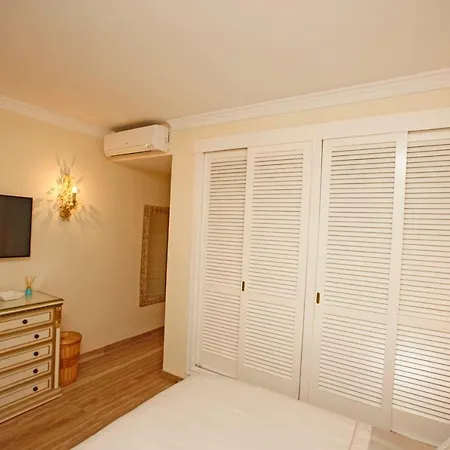 R19 Hacienda Playa Apartment